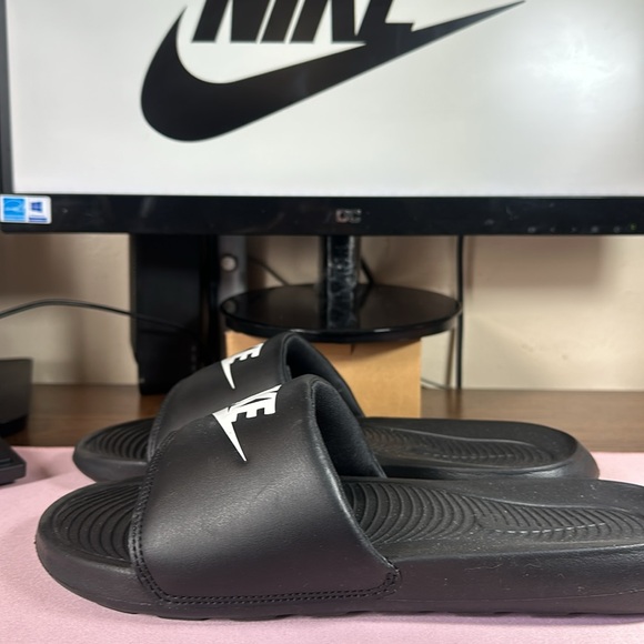 NIKE size 10 - Picture 4 of 8